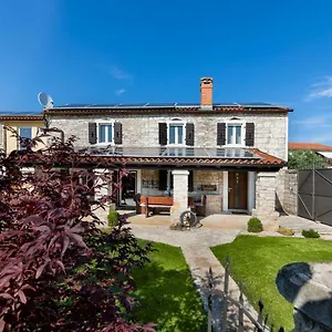 https://holiday-home-ana-kanfanar.in-istria.net