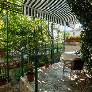 Cozy With Private Terrace Barac Apartment